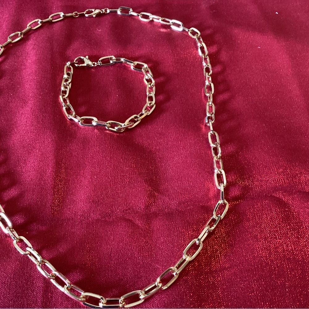 Elegant Goldtone 5.2MM wide Cable Chain Necklace & Bracelet Set. New w/out Tags